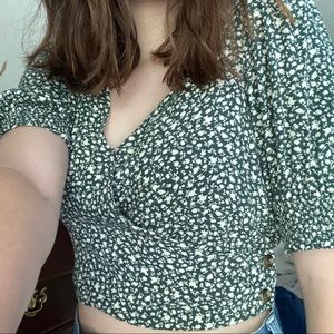 American Eagle floral cropped blouse